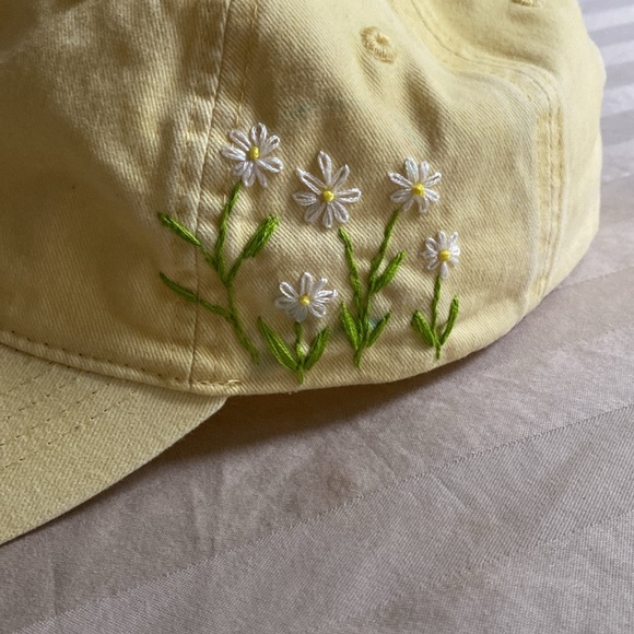 Handmade NWT adorable yellow ball cap. Embroidered flowers on the side. - Picture 4 of 6